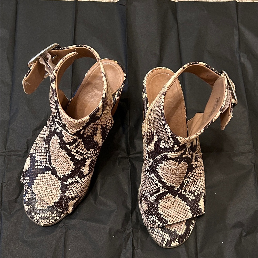 Vionic Stylish Snake Print Women Shoes